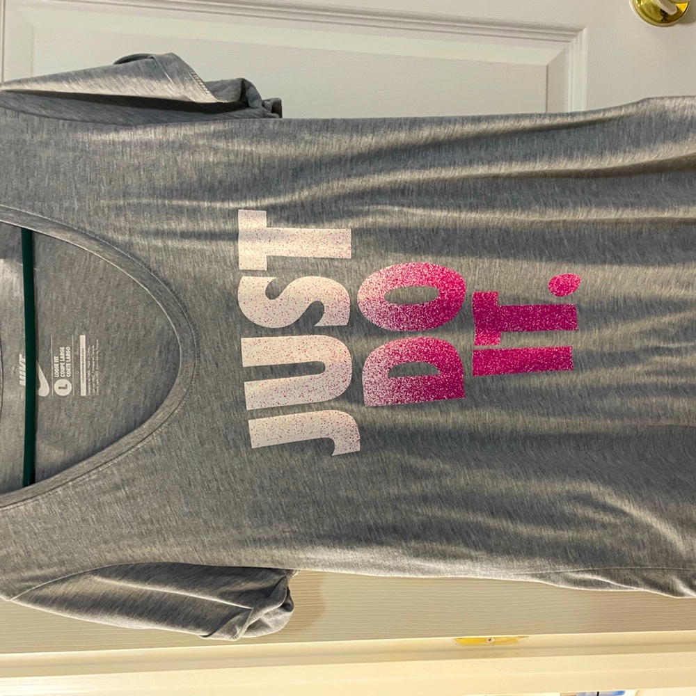 Nike size large loose fit tagless Short sleeve T-shirt with a scoop neck collar